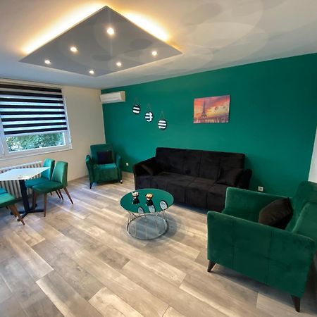 Apartman Omar Stan Na Dan Besplatan Parking Sarajevo Exterior photo
