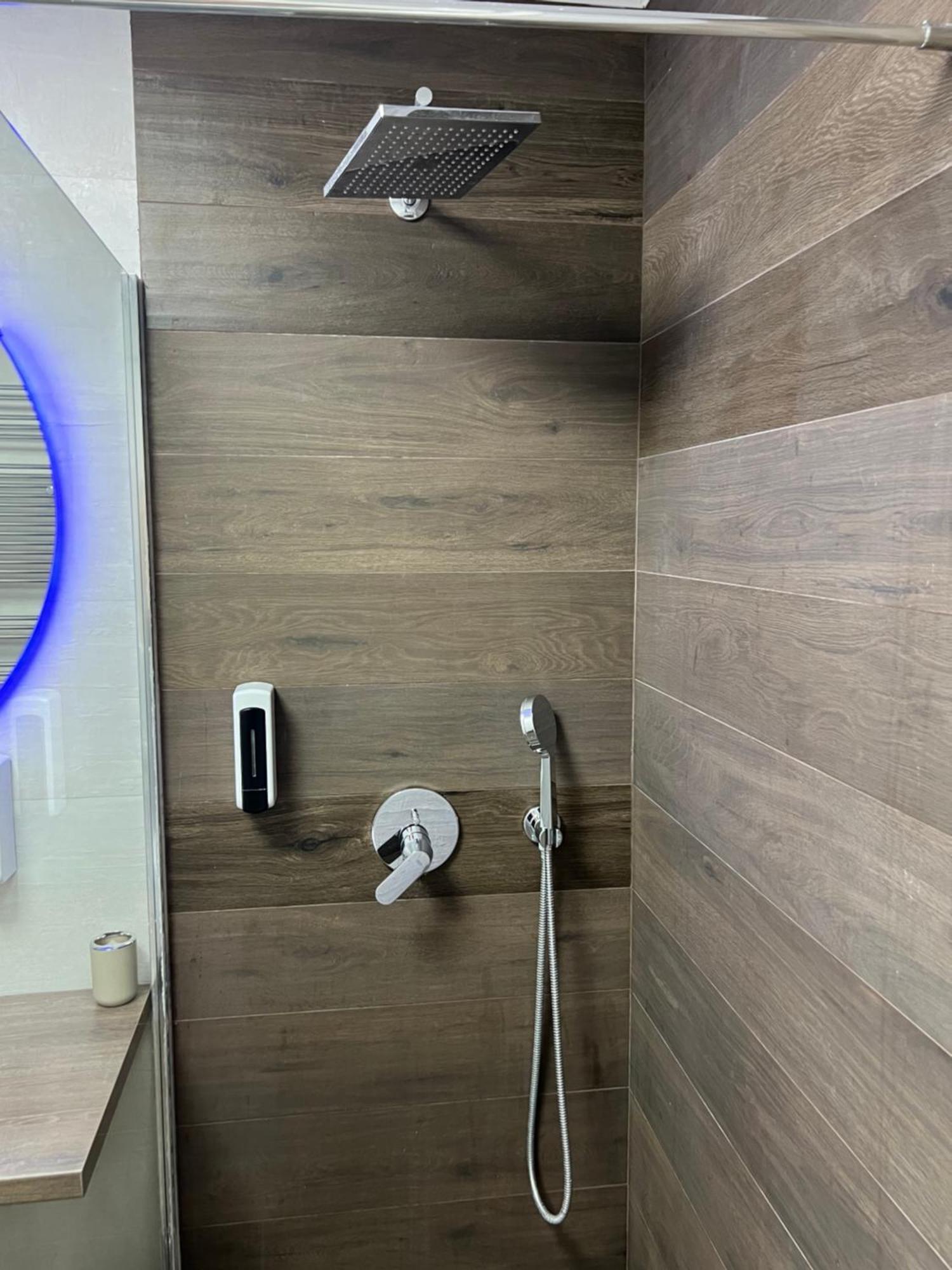 Apartman Omar Stan Na Dan Besplatan Parking Sarajevo Exterior photo